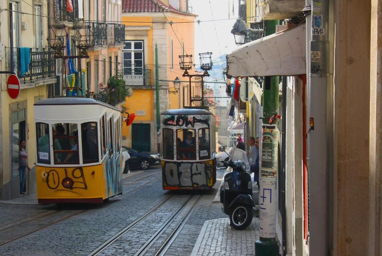 Apartment Yellow Bica Lisboa