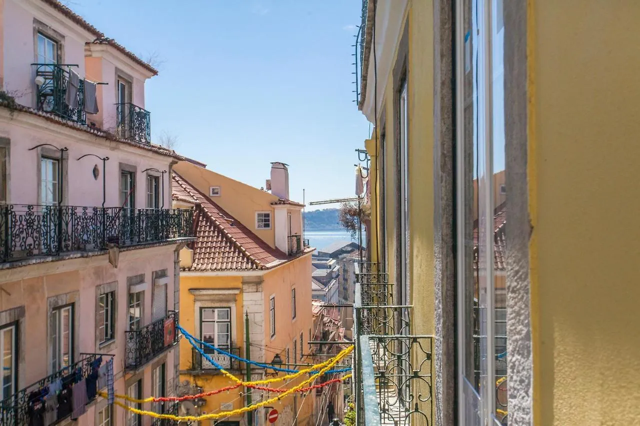 Apartment Yellow Bica Lisboa